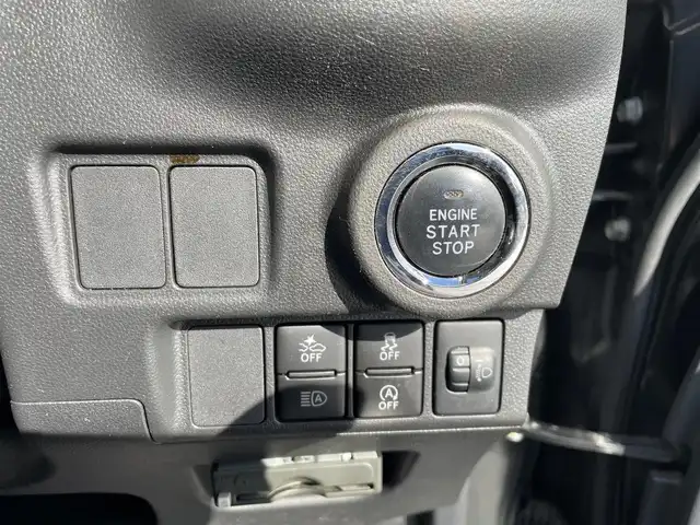 ダイハツ キャスト スポーツ SAⅢ 高知県 2017(平29)年 9.1万km ブラックマイカメタリック (株)IDOMが運営する【じしゃロン高知店】の自社ローン対象車両になります。こちらは現金ご利用時の価格です。自社ローンご希望の方は別途その旨お申付け下さい。