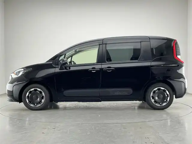 トヨタ シエンタ ハイブリッド Z 愛知県 2022(令4)年 2.5万km ブラック 純正１０．５型ナビ　全方位カメラ　ＤＶＤデッキ　フルセグＴＶ　ＡＣ１００Ｖ電源　ＨＤＭＩ　両側パワスラ　ＢＳＭ　セーフティセンス　衝突軽減　追従クルコン　ＥＴＣ　ＬＥＤオートライト　コーナーセンサー