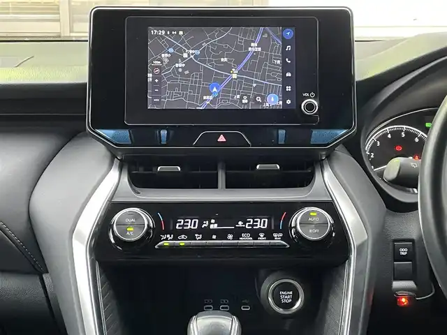 トヨタ ハリアー G 福岡県 2023(令5)年 4.1万km プレシャスブラックパール ワンオーナー/純正8インチコネクティッドナビ/　（AM/FM/Miracast/Bluetooth/フルセグTV/ナビ有）/バックカメラ/トヨタセーフティセンス/・プリクラッシュセーフティ/・レーントレーシングアシスト/・オートマチックハイビーム/・ロードサインアシスト/・レーダークルーズコントロール/・先行車発進告知機能/ブラインドスポットモニター/横滑り防止装置/オートライト/クリアランスソナー/コーナーセンサー/純正18インチアルミホイール/パワーバックドア/黒色ハーフレザーシート/ドラレコ付きデジタルインナーミラー/パワーシート（D席）/ビルトインETC/純正フロアマット/プッシュスタート/電格ウインカーミラー/ドアバイザー/USB-C端子×5/アクセサリーソケット/ISOFIX/保証書/取扱説明書/ナビ取扱説明書