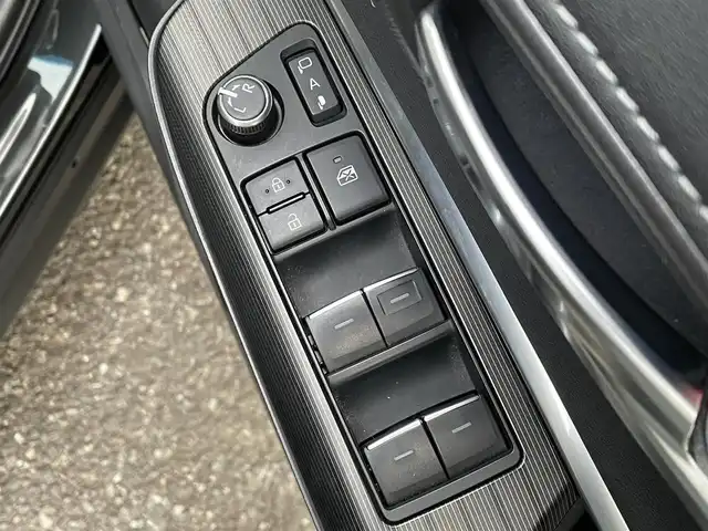 トヨタ ハリアー G 福岡県 2023(令5)年 4.1万km プレシャスブラックパール ワンオーナー/純正8インチコネクティッドナビ/　（AM/FM/Miracast/Bluetooth/フルセグTV/ナビ有）/バックカメラ/トヨタセーフティセンス/・プリクラッシュセーフティ/・レーントレーシングアシスト/・オートマチックハイビーム/・ロードサインアシスト/・レーダークルーズコントロール/・先行車発進告知機能/ブラインドスポットモニター/横滑り防止装置/オートライト/クリアランスソナー/コーナーセンサー/純正18インチアルミホイール/パワーバックドア/黒色ハーフレザーシート/ドラレコ付きデジタルインナーミラー/パワーシート（D席）/ビルトインETC/純正フロアマット/プッシュスタート/電格ウインカーミラー/ドアバイザー/USB-C端子×5/アクセサリーソケット/ISOFIX/保証書/取扱説明書/ナビ取扱説明書