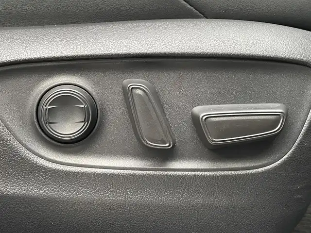 トヨタ ハリアー G 福岡県 2023(令5)年 4.1万km プレシャスブラックパール ワンオーナー/純正8インチコネクティッドナビ/　（AM/FM/Miracast/Bluetooth/フルセグTV/ナビ有）/バックカメラ/トヨタセーフティセンス/・プリクラッシュセーフティ/・レーントレーシングアシスト/・オートマチックハイビーム/・ロードサインアシスト/・レーダークルーズコントロール/・先行車発進告知機能/ブラインドスポットモニター/横滑り防止装置/オートライト/クリアランスソナー/コーナーセンサー/純正18インチアルミホイール/パワーバックドア/黒色ハーフレザーシート/ドラレコ付きデジタルインナーミラー/パワーシート（D席）/ビルトインETC/純正フロアマット/プッシュスタート/電格ウインカーミラー/ドアバイザー/USB-C端子×5/アクセサリーソケット/ISOFIX/保証書/取扱説明書/ナビ取扱説明書