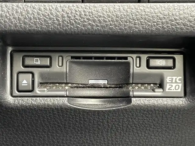 トヨタ ハリアー G 福岡県 2023(令5)年 4.1万km プレシャスブラックパール ワンオーナー/純正8インチコネクティッドナビ/　（AM/FM/Miracast/Bluetooth/フルセグTV/ナビ有）/バックカメラ/トヨタセーフティセンス/・プリクラッシュセーフティ/・レーントレーシングアシスト/・オートマチックハイビーム/・ロードサインアシスト/・レーダークルーズコントロール/・先行車発進告知機能/ブラインドスポットモニター/横滑り防止装置/オートライト/クリアランスソナー/コーナーセンサー/純正18インチアルミホイール/パワーバックドア/黒色ハーフレザーシート/ドラレコ付きデジタルインナーミラー/パワーシート（D席）/ビルトインETC/純正フロアマット/プッシュスタート/電格ウインカーミラー/ドアバイザー/USB-C端子×5/アクセサリーソケット/ISOFIX/保証書/取扱説明書/ナビ取扱説明書