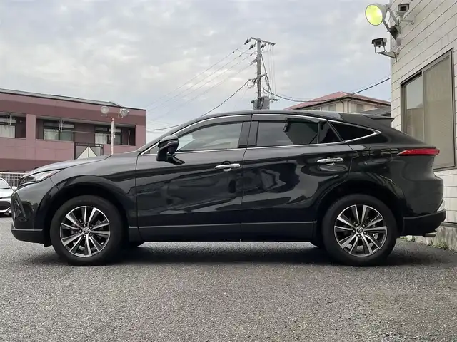 トヨタ ハリアー G 福岡県 2023(令5)年 4.1万km プレシャスブラックパール ワンオーナー/純正8インチコネクティッドナビ/　（AM/FM/Miracast/Bluetooth/フルセグTV/ナビ有）/バックカメラ/トヨタセーフティセンス/・プリクラッシュセーフティ/・レーントレーシングアシスト/・オートマチックハイビーム/・ロードサインアシスト/・レーダークルーズコントロール/・先行車発進告知機能/ブラインドスポットモニター/横滑り防止装置/オートライト/クリアランスソナー/コーナーセンサー/純正18インチアルミホイール/パワーバックドア/黒色ハーフレザーシート/ドラレコ付きデジタルインナーミラー/パワーシート（D席）/ビルトインETC/純正フロアマット/プッシュスタート/電格ウインカーミラー/ドアバイザー/USB-C端子×5/アクセサリーソケット/ISOFIX/保証書/取扱説明書/ナビ取扱説明書