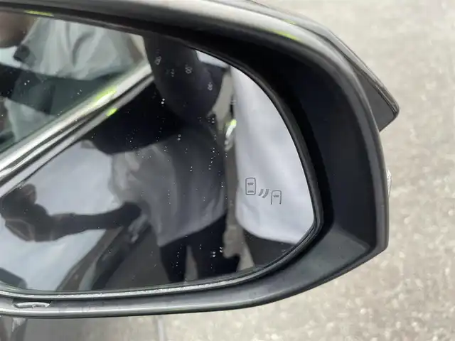 トヨタ ハリアー G 福岡県 2023(令5)年 4.1万km プレシャスブラックパール ワンオーナー/純正8インチコネクティッドナビ/　（AM/FM/Miracast/Bluetooth/フルセグTV/ナビ有）/バックカメラ/トヨタセーフティセンス/・プリクラッシュセーフティ/・レーントレーシングアシスト/・オートマチックハイビーム/・ロードサインアシスト/・レーダークルーズコントロール/・先行車発進告知機能/ブラインドスポットモニター/横滑り防止装置/オートライト/クリアランスソナー/コーナーセンサー/純正18インチアルミホイール/パワーバックドア/黒色ハーフレザーシート/ドラレコ付きデジタルインナーミラー/パワーシート（D席）/ビルトインETC/純正フロアマット/プッシュスタート/電格ウインカーミラー/ドアバイザー/USB-C端子×5/アクセサリーソケット/ISOFIX/保証書/取扱説明書/ナビ取扱説明書