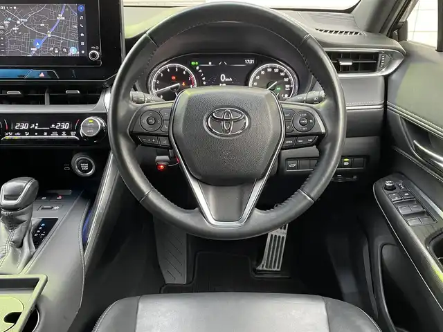トヨタ ハリアー G 福岡県 2023(令5)年 4.1万km プレシャスブラックパール ワンオーナー/純正8インチコネクティッドナビ/　（AM/FM/Miracast/Bluetooth/フルセグTV/ナビ有）/バックカメラ/トヨタセーフティセンス/・プリクラッシュセーフティ/・レーントレーシングアシスト/・オートマチックハイビーム/・ロードサインアシスト/・レーダークルーズコントロール/・先行車発進告知機能/ブラインドスポットモニター/横滑り防止装置/オートライト/クリアランスソナー/コーナーセンサー/純正18インチアルミホイール/パワーバックドア/黒色ハーフレザーシート/ドラレコ付きデジタルインナーミラー/パワーシート（D席）/ビルトインETC/純正フロアマット/プッシュスタート/電格ウインカーミラー/ドアバイザー/USB-C端子×5/アクセサリーソケット/ISOFIX/保証書/取扱説明書/ナビ取扱説明書