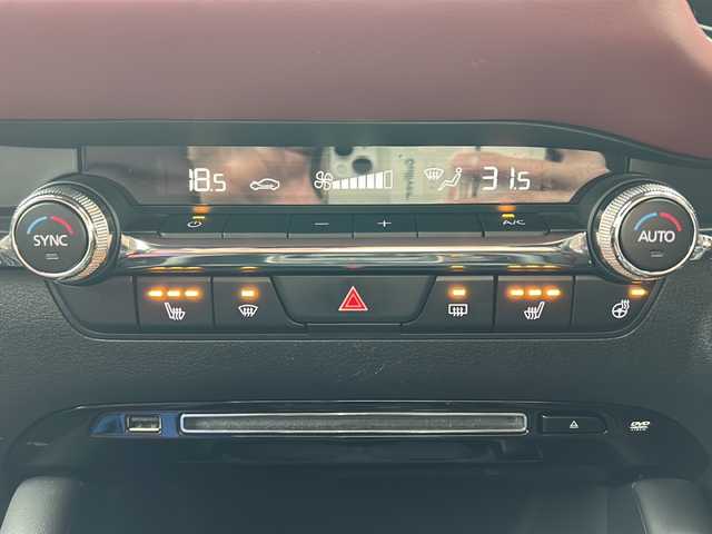 マツダ マツダ３ファストバック 20S バーガンディセレクション 岩手県 2020(令2)年 5.6万km セラミックM 4WD/ワンオーナー /純正ナビ /DVD再生/フルセグTV/赤革シート /ETC /バックカメラ /運転席パワーシート /前席シートヒーター /ステアリングヒーター /ステアリングスイッチ/社外前後ドラレコ /革巻きステアリング/レーダークルコン/オートライト/オートハイビーム/パドルシフト/ドアバイザー/フロアマット/リアワイパー/衝突軽減装置/保証書