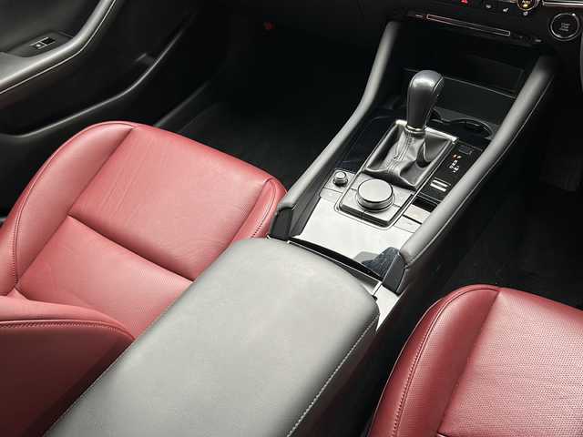 マツダ マツダ３ファストバック 20S バーガンディセレクション 岩手県 2020(令2)年 5.6万km セラミックM 4WD/ワンオーナー /純正ナビ /DVD再生/フルセグTV/赤革シート /ETC /バックカメラ /運転席パワーシート /前席シートヒーター /ステアリングヒーター /ステアリングスイッチ/社外前後ドラレコ /革巻きステアリング/レーダークルコン/オートライト/オートハイビーム/パドルシフト/ドアバイザー/フロアマット/リアワイパー/衝突軽減装置/保証書