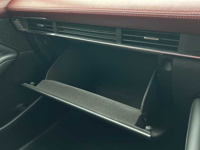 マツダ マツダ３ファストバック 20S バーガンディセレクション 岩手県 2020(令2)年 5.6万km セラミックM 4WD/ワンオーナー /純正ナビ /DVD再生/フルセグTV/赤革シート /ETC /バックカメラ /運転席パワーシート /前席シートヒーター /ステアリングヒーター /ステアリングスイッチ/社外前後ドラレコ /革巻きステアリング/レーダークルコン/オートライト/オートハイビーム/パドルシフト/ドアバイザー/フロアマット/リアワイパー/衝突軽減装置/保証書