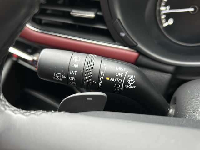 マツダ マツダ３ファストバック 20S バーガンディセレクション 岩手県 2020(令2)年 5.6万km セラミックM 4WD/ワンオーナー /純正ナビ /DVD再生/フルセグTV/赤革シート /ETC /バックカメラ /運転席パワーシート /前席シートヒーター /ステアリングヒーター /ステアリングスイッチ/社外前後ドラレコ /革巻きステアリング/レーダークルコン/オートライト/オートハイビーム/パドルシフト/ドアバイザー/フロアマット/リアワイパー/衝突軽減装置/保証書