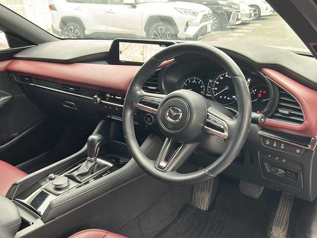 マツダ マツダ３ファストバック 20S バーガンディセレクション 岩手県 2020(令2)年 5.6万km セラミックM 4WD/ワンオーナー /純正ナビ /DVD再生/フルセグTV/赤革シート /ETC /バックカメラ /運転席パワーシート /前席シートヒーター /ステアリングヒーター /ステアリングスイッチ/社外前後ドラレコ /革巻きステアリング/レーダークルコン/オートライト/オートハイビーム/パドルシフト/ドアバイザー/フロアマット/リアワイパー/衝突軽減装置/保証書