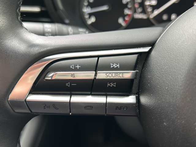 マツダ マツダ３ファストバック 20S バーガンディセレクション 岩手県 2020(令2)年 5.6万km セラミックM 4WD/ワンオーナー /純正ナビ /DVD再生/フルセグTV/赤革シート /ETC /バックカメラ /運転席パワーシート /前席シートヒーター /ステアリングヒーター /ステアリングスイッチ/社外前後ドラレコ /革巻きステアリング/レーダークルコン/オートライト/オートハイビーム/パドルシフト/ドアバイザー/フロアマット/リアワイパー/衝突軽減装置/保証書