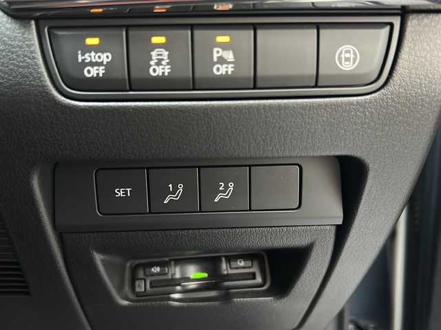 マツダ マツダ３ファストバック 20S バーガンディセレクション 岩手県 2020(令2)年 5.6万km セラミックM 4WD/ワンオーナー /純正ナビ /DVD再生/フルセグTV/赤革シート /ETC /バックカメラ /運転席パワーシート /前席シートヒーター /ステアリングヒーター /ステアリングスイッチ/社外前後ドラレコ /革巻きステアリング/レーダークルコン/オートライト/オートハイビーム/パドルシフト/ドアバイザー/フロアマット/リアワイパー/衝突軽減装置/保証書