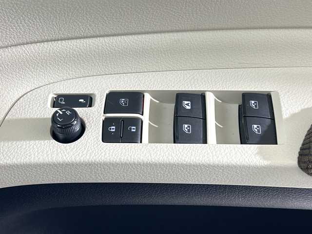 トヨタ シエンタ 佐賀県 2016(平28)年 1.4万km ヴィンテージブラウンパールクリスタルシャイン 純正7インチナビ/フルセグTV/CD/DVD/Bluetooth/バックカメラ/衝突被害軽減システム/車線逸脱警報/横滑り防止装置/アイドリングストップ/オートライト/オートマチックハイビーム/LEDヘッドライト/フォグライト/ビルトインETC/両側パワースライドドア/ISOFIX対応シート/純正フロアマット/スマートキー/プッシュスタート