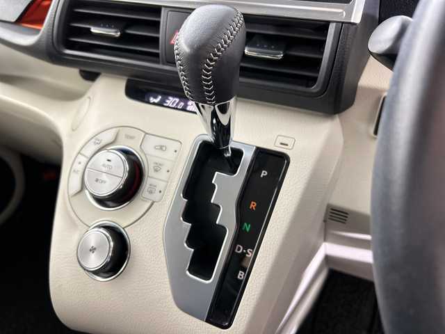 トヨタ シエンタ 佐賀県 2016(平28)年 1.4万km ヴィンテージブラウンパールクリスタルシャイン 純正7インチナビ/フルセグTV/CD/DVD/Bluetooth/バックカメラ/衝突被害軽減システム/車線逸脱警報/横滑り防止装置/アイドリングストップ/オートライト/オートマチックハイビーム/LEDヘッドライト/フォグライト/ビルトインETC/両側パワースライドドア/ISOFIX対応シート/純正フロアマット/スマートキー/プッシュスタート