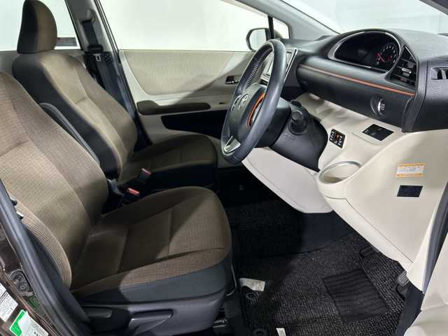 トヨタ シエンタ 佐賀県 2016(平28)年 1.4万km ヴィンテージブラウンパールクリスタルシャイン 純正7インチナビ/フルセグTV/CD/DVD/Bluetooth/バックカメラ/衝突被害軽減システム/車線逸脱警報/横滑り防止装置/アイドリングストップ/オートライト/オートマチックハイビーム/LEDヘッドライト/フォグライト/ビルトインETC/両側パワースライドドア/ISOFIX対応シート/純正フロアマット/スマートキー/プッシュスタート