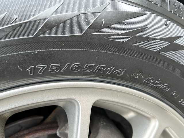 ホンダ フィット G 青森県 2012(平24)年 10.2万km クリスタルブラックパール 2WD/SDナビ/フルセグTV/CD/DVD/チップアップシート/外付け社外スピーカー/ETC/エンジンスターター/パワーステアリング/パワーウィンドウ/社外14インチアルミホイールスタッドレス/社外14インチアルミホイール積み込み