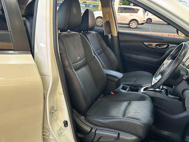 日産 エクストレイル 20X 静岡県 2018(平30)年 4.6万km ブリリアントホワイトパール 純正メモリナビ/・CD/・DVD/・フルセグTV/・Bluetooth/・AM/・FM/主要装備/・3列シート/・追従クルコン/・全方位カメラ/・ETC/・前後ドラレコ/・電動リアゲート/・コーナーセンサー前後/・オートライト/・フォグランプ/・ステアリングスイッチ/・電動パーキングブレーキ/・オートホールド/・デジタルインナーミラー/・純正フロアマット/・純正アルミホイール/・レザーシート/・スマートキー/・プッシュスタート
