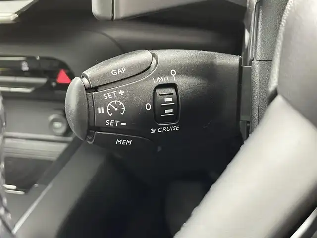 シトロエン シトロエン Ｃ５ エアクロス シャインパック ブルーHDi 埼玉県 2022(令4)年 2万km 紺 サンルーフ　純正８型ナビ　シートヒーター　バックカメラ　ＢＳＭ　ＥＴＣ　ＬＥＤヘッドライト　前後ドライブレコーダー　ＭＴモード付ＡＴ　フルセグ　Ｂｌｕｅｔｏｏｔｈ　ダウンヒルアシストコントロール