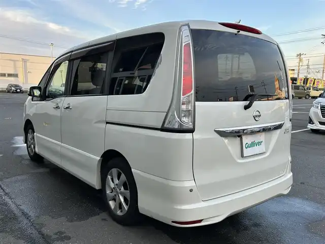 日産 セレナ ハイウェイスター Jパッケージ 静岡県 2011(平23)年 14万km ブリリアントホワイトパール HIDヘッドライト/革巻きステアリングホイール/純正SDナビ/ETC/フリップダウンモニター/両側パワースライドドア/ウォークスルー/純正フロアマット/純正AW/ステアリングスイッチ/コーナーセンサー/クルーズコントロール/プッシュスタート