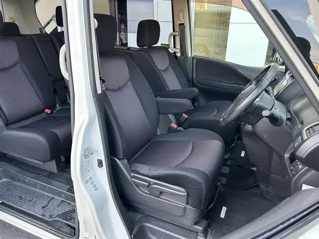 日産 セレナ ハイウェイスター Jパッケージ 静岡県 2011(平23)年 14万km ブリリアントホワイトパール HIDヘッドライト/革巻きステアリングホイール/純正SDナビ/ETC/フリップダウンモニター/両側パワースライドドア/ウォークスルー/純正フロアマット/純正AW/ステアリングスイッチ/コーナーセンサー/クルーズコントロール/プッシュスタート