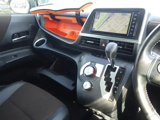 トヨタ シエンタ ファンベースG クエロ 千葉県 2020(令2)年 3.1万km ラディアントグリーンM ワンオーナー/Toyota Safety Sense/・プリクラッシュセーフティ/・レーンディパーチャーアラート/・オートハイビーム/両側パワースライドドア/ハーフレザーシート/純正SDナビ/地デジTV/【DVD/CD再生機能　Bluetooth接続】/パノラミックビューモニター/ETC/LEDヘッドライト/フォグライト/ウインカーミラー/クリアランスソナー/純正16インチアルミホイル/スマートキー
