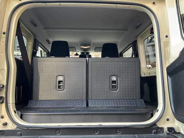 スズキ ジムニー XC 道央・札幌 2023(令5)年 2万km シフォンアイボリーM 社外ディプレイオーディオ（AM/FM/CD/DVD/BT/USB/AUX）/ドライブレコーダー前後/バックカメラ/クルーズコントロール/レーンアシスト/衝突被害軽減ブレーキ/ヘッドライトウォッシャー/シートヒーター（運転席、助手席）/オートエアコン/ダウンヒルアシストコントロール/横滑り防止装置/オートライト/電動格納ミラー/プッシュスタート/セキュリティアラーム