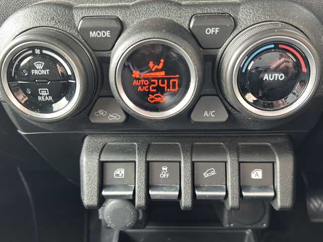 スズキ ジムニー XC 道央・札幌 2023(令5)年 2万km シフォンアイボリーM 社外ディプレイオーディオ（AM/FM/CD/DVD/BT/USB/AUX）/ドライブレコーダー前後/バックカメラ/クルーズコントロール/レーンアシスト/衝突被害軽減ブレーキ/ヘッドライトウォッシャー/シートヒーター（運転席、助手席）/オートエアコン/ダウンヒルアシストコントロール/横滑り防止装置/オートライト/電動格納ミラー/プッシュスタート/セキュリティアラーム