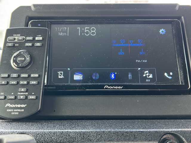 スズキ ジムニー XC 道央・札幌 2023(令5)年 2万km シフォンアイボリーM 社外ディプレイオーディオ（AM/FM/CD/DVD/BT/USB/AUX）/ドライブレコーダー前後/バックカメラ/クルーズコントロール/レーンアシスト/衝突被害軽減ブレーキ/ヘッドライトウォッシャー/シートヒーター（運転席、助手席）/オートエアコン/ダウンヒルアシストコントロール/横滑り防止装置/オートライト/電動格納ミラー/プッシュスタート/セキュリティアラーム