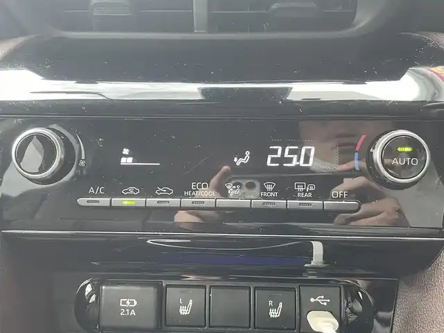 トヨタ ヤリスクロス Z 佐賀県 2021(令3)年 5.9万km ホワイトパールクリスタルシャイン モデリスタエアロ(F/S/R)/トヨタセーフティセンス/・プリクラッシュセーフティ/・レーダークルーズコントロール（全車速追従機能付）/・レーンディパーチャーアラート/・オートマチックハイビーム/ブラインドスポットモニター（BSM）/クリアランスソナー/純正ディスプレイオーディオ/・フルセグTV/Bluetooth/パノラミックビューモニター/ETC/純正18インチAW/革巻ステアリング/ステアリングスイッチ/電動パーキングスイッチ/黒革調シートカバー/パワーシート/前席シートヒーター/LEDヘッドランプ/前後ドラレコ(DC-DR652)/プッシュスタート/スペアキー×1/取扱説明書/保証書