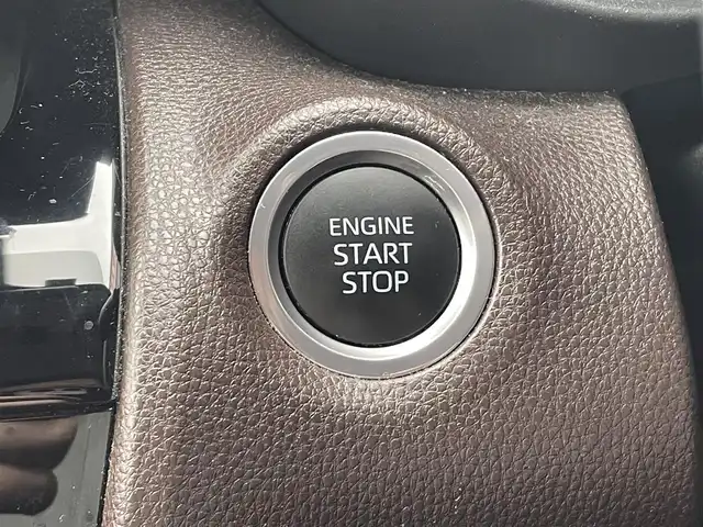 トヨタ ヤリスクロス Z 佐賀県 2021(令3)年 5.9万km ホワイトパールクリスタルシャイン モデリスタエアロ(F/S/R)/トヨタセーフティセンス/・プリクラッシュセーフティ/・レーダークルーズコントロール（全車速追従機能付）/・レーンディパーチャーアラート/・オートマチックハイビーム/ブラインドスポットモニター（BSM）/クリアランスソナー/純正ディスプレイオーディオ/・フルセグTV/Bluetooth/パノラミックビューモニター/ETC/純正18インチAW/革巻ステアリング/ステアリングスイッチ/電動パーキングスイッチ/黒革調シートカバー/パワーシート/前席シートヒーター/LEDヘッドランプ/前後ドラレコ(DC-DR652)/プッシュスタート/スペアキー×1/取扱説明書/保証書