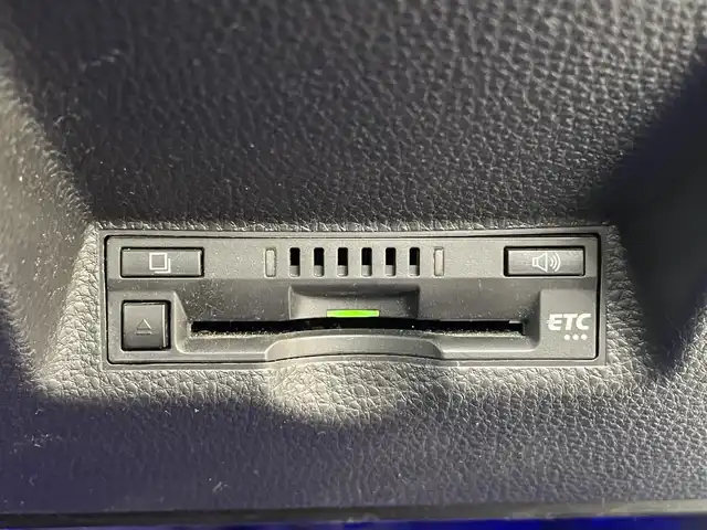 トヨタ ヤリスクロス Z 佐賀県 2021(令3)年 5.9万km ホワイトパールクリスタルシャイン モデリスタエアロ(F/S/R)/トヨタセーフティセンス/・プリクラッシュセーフティ/・レーダークルーズコントロール（全車速追従機能付）/・レーンディパーチャーアラート/・オートマチックハイビーム/ブラインドスポットモニター（BSM）/クリアランスソナー/純正ディスプレイオーディオ/・フルセグTV/Bluetooth/パノラミックビューモニター/ETC/純正18インチAW/革巻ステアリング/ステアリングスイッチ/電動パーキングスイッチ/黒革調シートカバー/パワーシート/前席シートヒーター/LEDヘッドランプ/前後ドラレコ(DC-DR652)/プッシュスタート/スペアキー×1/取扱説明書/保証書