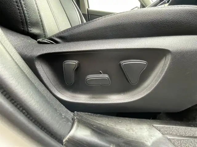 トヨタ ヤリスクロス Z 佐賀県 2021(令3)年 5.9万km ホワイトパールクリスタルシャイン モデリスタエアロ(F/S/R)/トヨタセーフティセンス/・プリクラッシュセーフティ/・レーダークルーズコントロール（全車速追従機能付）/・レーンディパーチャーアラート/・オートマチックハイビーム/ブラインドスポットモニター（BSM）/クリアランスソナー/純正ディスプレイオーディオ/・フルセグTV/Bluetooth/パノラミックビューモニター/ETC/純正18インチAW/革巻ステアリング/ステアリングスイッチ/電動パーキングスイッチ/黒革調シートカバー/パワーシート/前席シートヒーター/LEDヘッドランプ/前後ドラレコ(DC-DR652)/プッシュスタート/スペアキー×1/取扱説明書/保証書