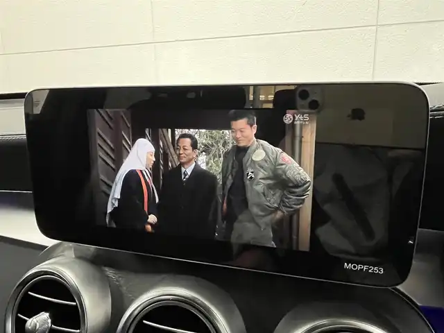 メルセデス・ベンツ ＧＬＣ２２０ d 4マチック AMGライン 山形県 2019(令1)年 7.6万km オブシディアンブラック パノラマSR/AMGライン/・マルチビームLEDヘッドライト/・アダプティブハイビームアシストプラス/・AIR BODY CONTROLサスペンション/レーダーセーフティパッケージ/・アクティブステアリングアシスト/・アクティブレーンチェンジングアシスト/・アクティブブラインドスポットアシスト/・アクティブレーンキーピングアシスト/クランベリーレッド/ブラックレザー/アテンションアシスト/パークトロニック/Burmesterサラウンドサウンドシステム/シートヒーターALL/ダイレクトセレクト/純正ナビ/・フルセグTV/Bluetooth/レインセンサー/パワーバックドア/フットオープナー/ETC2.0/アンビエントライト/ワイヤレス充電/ドライブレコーダー/道路標識アシスト/ヘッドアップディスプレイ