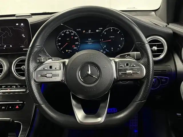 メルセデス・ベンツ ＧＬＣ２２０ d 4マチック AMGライン 山形県 2019(令1)年 7.6万km オブシディアンブラック パノラマSR/AMGライン/・マルチビームLEDヘッドライト/・アダプティブハイビームアシストプラス/・AIR BODY CONTROLサスペンション/レーダーセーフティパッケージ/・アクティブステアリングアシスト/・アクティブレーンチェンジングアシスト/・アクティブブラインドスポットアシスト/・アクティブレーンキーピングアシスト/クランベリーレッド/ブラックレザー/アテンションアシスト/パークトロニック/Burmesterサラウンドサウンドシステム/シートヒーターALL/ダイレクトセレクト/純正ナビ/・フルセグTV/Bluetooth/レインセンサー/パワーバックドア/フットオープナー/ETC2.0/アンビエントライト/ワイヤレス充電/ドライブレコーダー/道路標識アシスト/ヘッドアップディスプレイ