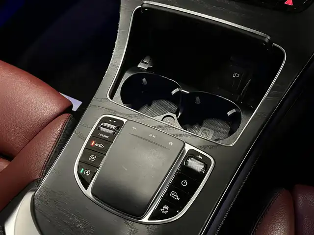 メルセデス・ベンツ ＧＬＣ２２０ d 4マチック AMGライン 山形県 2019(令1)年 7.6万km オブシディアンブラック パノラマSR/AMGライン/・マルチビームLEDヘッドライト/・アダプティブハイビームアシストプラス/・AIR BODY CONTROLサスペンション/レーダーセーフティパッケージ/・アクティブステアリングアシスト/・アクティブレーンチェンジングアシスト/・アクティブブラインドスポットアシスト/・アクティブレーンキーピングアシスト/クランベリーレッド/ブラックレザー/アテンションアシスト/パークトロニック/Burmesterサラウンドサウンドシステム/シートヒーターALL/ダイレクトセレクト/純正ナビ/・フルセグTV/Bluetooth/レインセンサー/パワーバックドア/フットオープナー/ETC2.0/アンビエントライト/ワイヤレス充電/ドライブレコーダー/道路標識アシスト/ヘッドアップディスプレイ