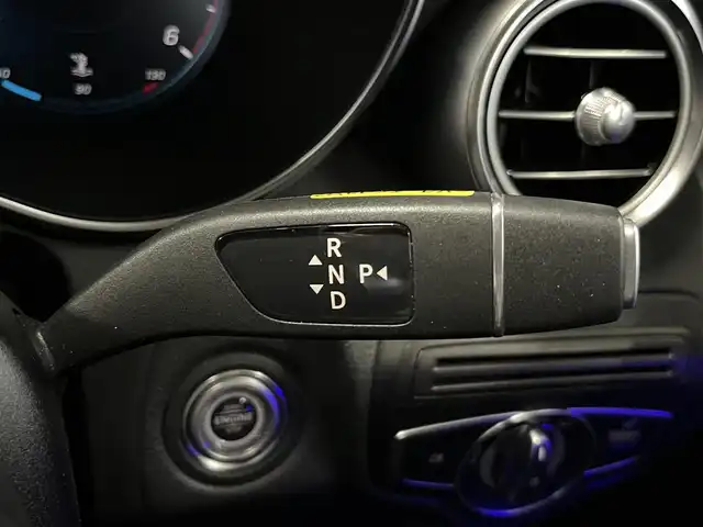 メルセデス・ベンツ ＧＬＣ２２０ d 4マチック AMGライン 山形県 2019(令1)年 7.6万km オブシディアンブラック パノラマSR/AMGライン/・マルチビームLEDヘッドライト/・アダプティブハイビームアシストプラス/・AIR BODY CONTROLサスペンション/レーダーセーフティパッケージ/・アクティブステアリングアシスト/・アクティブレーンチェンジングアシスト/・アクティブブラインドスポットアシスト/・アクティブレーンキーピングアシスト/クランベリーレッド/ブラックレザー/アテンションアシスト/パークトロニック/Burmesterサラウンドサウンドシステム/シートヒーターALL/ダイレクトセレクト/純正ナビ/・フルセグTV/Bluetooth/レインセンサー/パワーバックドア/フットオープナー/ETC2.0/アンビエントライト/ワイヤレス充電/ドライブレコーダー/道路標識アシスト/ヘッドアップディスプレイ