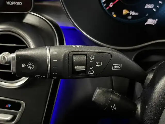 メルセデス・ベンツ ＧＬＣ２２０ d 4マチック AMGライン 山形県 2019(令1)年 7.6万km オブシディアンブラック パノラマSR/AMGライン/・マルチビームLEDヘッドライト/・アダプティブハイビームアシストプラス/・AIR BODY CONTROLサスペンション/レーダーセーフティパッケージ/・アクティブステアリングアシスト/・アクティブレーンチェンジングアシスト/・アクティブブラインドスポットアシスト/・アクティブレーンキーピングアシスト/クランベリーレッド/ブラックレザー/アテンションアシスト/パークトロニック/Burmesterサラウンドサウンドシステム/シートヒーターALL/ダイレクトセレクト/純正ナビ/・フルセグTV/Bluetooth/レインセンサー/パワーバックドア/フットオープナー/ETC2.0/アンビエントライト/ワイヤレス充電/ドライブレコーダー/道路標識アシスト/ヘッドアップディスプレイ