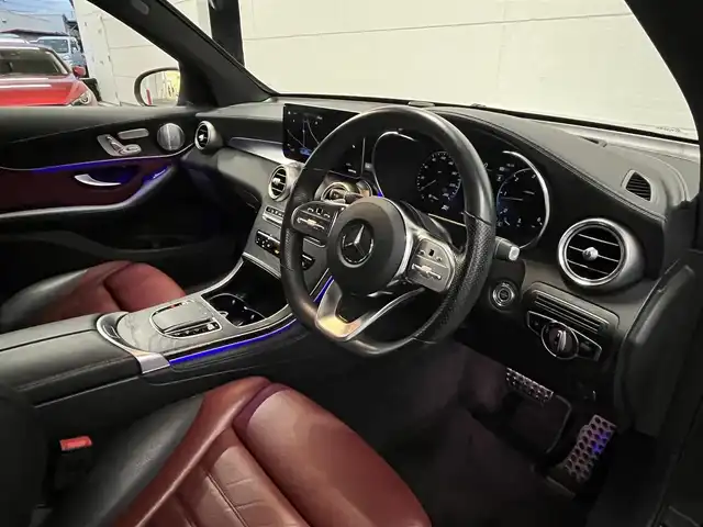 メルセデス・ベンツ ＧＬＣ２２０ d 4マチック AMGライン 山形県 2019(令1)年 7.6万km オブシディアンブラック パノラマSR/AMGライン/・マルチビームLEDヘッドライト/・アダプティブハイビームアシストプラス/・AIR BODY CONTROLサスペンション/レーダーセーフティパッケージ/・アクティブステアリングアシスト/・アクティブレーンチェンジングアシスト/・アクティブブラインドスポットアシスト/・アクティブレーンキーピングアシスト/クランベリーレッド/ブラックレザー/アテンションアシスト/パークトロニック/Burmesterサラウンドサウンドシステム/シートヒーターALL/ダイレクトセレクト/純正ナビ/・フルセグTV/Bluetooth/レインセンサー/パワーバックドア/フットオープナー/ETC2.0/アンビエントライト/ワイヤレス充電/ドライブレコーダー/道路標識アシスト/ヘッドアップディスプレイ