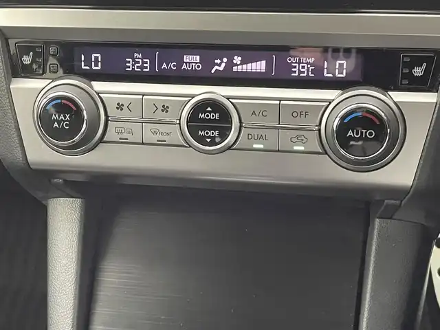 スバル アウトバック リミテッド 熊本県 2016(平28)年 5.2万km クリスタルブラックシリカ ４WD/社外ナビ（ＣＤ・ＤＶＤ・フルセグ・ＢＴ・ＳＤ・ＡＵＸ・ｉｐｏｄ）/バックカメラ　/社外ドライブレコーダー　/ＥＴＣ　/全席シートヒーター　/ステアリングヒーター/前席パワーシート　/アイサイト/・レーダークルーズコントロール　/・衝突軽減ブレーキ/・先行車発進お知らせ機能/・レーンキープアシスト/・車線逸脱警報機能/・ブラインドスポットモニター/横滑り防止/アイドリングストップ/パドルシフト/パワーバックドア/純正フロアマット/純正１８インチAW/オートライト/LEDヘッドライト/フォグライト/スマートキー/プッシュスタート
