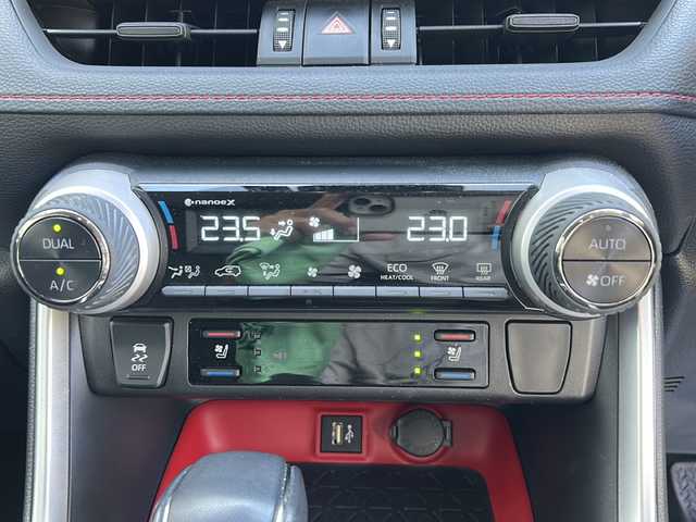 トヨタ ＲＡＶ４ アドベンチャー オフロードPKGⅡ 埼玉県 2024(令6)年 2.3万km グレーメタリック ワンオーナー　/純正ナビ　/フルセグ/BT/USB/FM/AM/Miracast/スロットルコントローラー（3-drive-EVO）/全周囲カメラ　/ACC/ビルトインＥＴＣ（2.0）　/デジタルインナーミラー/前席シートヒーター　/前席エアーシート　/運転席メモリーシート　/ハンドルヒーター　/オートホールド/電動パーキング/横滑り防止/パワーバックドア/オートライト/オートハイビーム/LTA/BSM/PCS/クリアランスソナー/RCTA/PKSB/RSA/スマートキー２本　/保証書　/記録簿　/取扱説明書