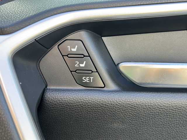 トヨタ ＲＡＶ４ アドベンチャー オフロードPKGⅡ 埼玉県 2024(令6)年 2.3万km グレーメタリック ワンオーナー　/純正ナビ　/フルセグ/BT/USB/FM/AM/Miracast/スロットルコントローラー（3-drive-EVO）/全周囲カメラ　/ACC/ビルトインＥＴＣ（2.0）　/デジタルインナーミラー/前席シートヒーター　/前席エアーシート　/運転席メモリーシート　/ハンドルヒーター　/オートホールド/電動パーキング/横滑り防止/パワーバックドア/オートライト/オートハイビーム/LTA/BSM/PCS/クリアランスソナー/RCTA/PKSB/RSA/スマートキー２本　/保証書　/記録簿　/取扱説明書