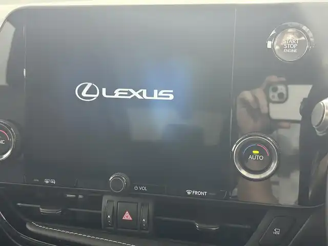 レクサス ＮＸ 250 佐賀県 2023(令5)年 1万km ソニッククォーツ ワンオーナー/禁煙車/純正9.8インチナビ/フルセグ/Bluetooth/全方位カメラ/サンルーフ/ビルトインETC2.0/ドライブレコーダー/レクサスセーフティーシステム/レーダークルーズコントロール/コーナーセンサー/BSM/ヘッドアップディスプレイ/電動リアゲート/運転席・助手席パワーシート/パドルシフト/純正フロアマット/純正18インチアルミホイール