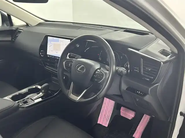 レクサス ＮＸ 250 佐賀県 2023(令5)年 1万km ソニッククォーツ ワンオーナー/禁煙車/純正9.8インチナビ/フルセグ/Bluetooth/全方位カメラ/サンルーフ/ビルトインETC2.0/ドライブレコーダー/レクサスセーフティーシステム/レーダークルーズコントロール/コーナーセンサー/BSM/ヘッドアップディスプレイ/電動リアゲート/運転席・助手席パワーシート/パドルシフト/純正フロアマット/純正18インチアルミホイール