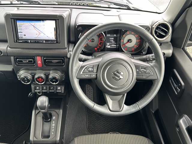 スズキ ジムニー XC 山形県 2024(令6)年 1.7万km ブルーイッシュブラックパール3 禁煙車/４WD/デュアルセンサーブレーキ/レーンキープアシスト/横滑り防止装置/クルーズコントロール/社外SDナビ/（Bluetooth/フルセグ/DVD/AM/FM)/ステアリングスイッチ/アイドリングストップ/前席シートヒーター/ETC/社外フロアマット/オートLEDヘッドライト/フォグランプ/背面タイヤ/社外スタッドレスタイヤ車載/（175/80/R16)5mm 4本