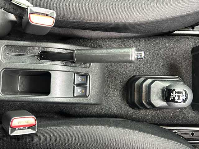 スズキ ジムニー XC 山形県 2024(令6)年 1.7万km ブルーイッシュブラックパール3 禁煙車/４WD/デュアルセンサーブレーキ/レーンキープアシスト/横滑り防止装置/クルーズコントロール/社外SDナビ/（Bluetooth/フルセグ/DVD/AM/FM)/ステアリングスイッチ/アイドリングストップ/前席シートヒーター/ETC/社外フロアマット/オートLEDヘッドライト/フォグランプ/背面タイヤ/社外スタッドレスタイヤ車載/（175/80/R16)5mm 4本