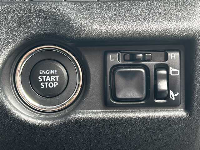 スズキ ジムニー XC 山形県 2024(令6)年 1.7万km ブルーイッシュブラックパール3 禁煙車/４WD/デュアルセンサーブレーキ/レーンキープアシスト/横滑り防止装置/クルーズコントロール/社外SDナビ/（Bluetooth/フルセグ/DVD/AM/FM)/ステアリングスイッチ/アイドリングストップ/前席シートヒーター/ETC/社外フロアマット/オートLEDヘッドライト/フォグランプ/背面タイヤ/社外スタッドレスタイヤ車載/（175/80/R16)5mm 4本