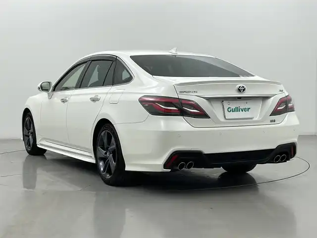 トヨタ クラウン ハイブリッド RS 熊本県 2020(令2)年 6万km ホワイトパールクリスタルシャイン 禁煙車　/純正ナビ（ＣＤ・ＤＶＤ・フルセグ・ＢＴ・ＳＤ・ＵＳＢ）/バックカメラ　/社外前後ドライブレコーダー（DC-DR651）　/ビルトインＥＴＣ　/前後クリアランスソナー　/レーダークルーズコントロール　/トヨタセーフティーセンス/・プリクラッシュセーフティ/・ブラインドスポットモニター/・フロントクロストラフィックアラート/・車線逸脱警報/・レーダークルーズコントロール/横滑り防止/前席シートヒーター/前席エアーシート/前席パワーシート/パワーバックドア/純正フロアマット/純正１８インチAW/オートライト/オートマチックハイビーム/LEDヘッドライト/スマートキー/プッシュスタート