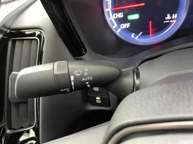 トヨタ クラウン ハイブリッド RS 熊本県 2020(令2)年 6万km ホワイトパールクリスタルシャイン 禁煙車　/純正ナビ（ＣＤ・ＤＶＤ・フルセグ・ＢＴ・ＳＤ・ＵＳＢ）/バックカメラ　/社外前後ドライブレコーダー（DC-DR651）　/ビルトインＥＴＣ　/前後クリアランスソナー　/レーダークルーズコントロール　/トヨタセーフティーセンス/・プリクラッシュセーフティ/・ブラインドスポットモニター/・フロントクロストラフィックアラート/・車線逸脱警報/・レーダークルーズコントロール/横滑り防止/前席シートヒーター/前席エアーシート/前席パワーシート/パワーバックドア/純正フロアマット/純正１８インチAW/オートライト/オートマチックハイビーム/LEDヘッドライト/スマートキー/プッシュスタート