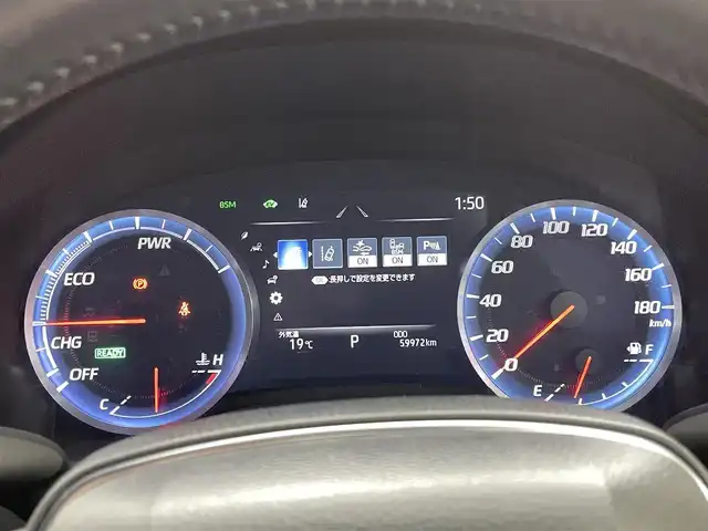 トヨタ クラウン ハイブリッド RS 熊本県 2020(令2)年 6万km ホワイトパールクリスタルシャイン 禁煙車　/純正ナビ（ＣＤ・ＤＶＤ・フルセグ・ＢＴ・ＳＤ・ＵＳＢ）/バックカメラ　/社外前後ドライブレコーダー（DC-DR651）　/ビルトインＥＴＣ　/前後クリアランスソナー　/レーダークルーズコントロール　/トヨタセーフティーセンス/・プリクラッシュセーフティ/・ブラインドスポットモニター/・フロントクロストラフィックアラート/・車線逸脱警報/・レーダークルーズコントロール/横滑り防止/前席シートヒーター/前席エアーシート/前席パワーシート/パワーバックドア/純正フロアマット/純正１８インチAW/オートライト/オートマチックハイビーム/LEDヘッドライト/スマートキー/プッシュスタート