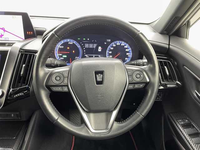 トヨタ クラウン ハイブリッド RS 熊本県 2020(令2)年 6万km ホワイトパールクリスタルシャイン 禁煙車　/純正ナビ（ＣＤ・ＤＶＤ・フルセグ・ＢＴ・ＳＤ・ＵＳＢ）/バックカメラ　/社外前後ドライブレコーダー（DC-DR651）　/ビルトインＥＴＣ　/前後クリアランスソナー　/レーダークルーズコントロール　/トヨタセーフティーセンス/・プリクラッシュセーフティ/・ブラインドスポットモニター/・フロントクロストラフィックアラート/・車線逸脱警報/・レーダークルーズコントロール/横滑り防止/前席シートヒーター/前席エアーシート/前席パワーシート/パワーバックドア/純正フロアマット/純正１８インチAW/オートライト/オートマチックハイビーム/LEDヘッドライト/スマートキー/プッシュスタート